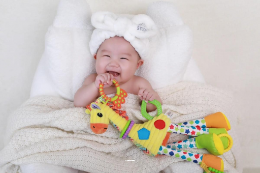 伊犁1岁宝宝流鼻涕打喷嚏