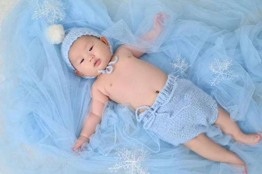 伊犁宝宝要不要穿袜子